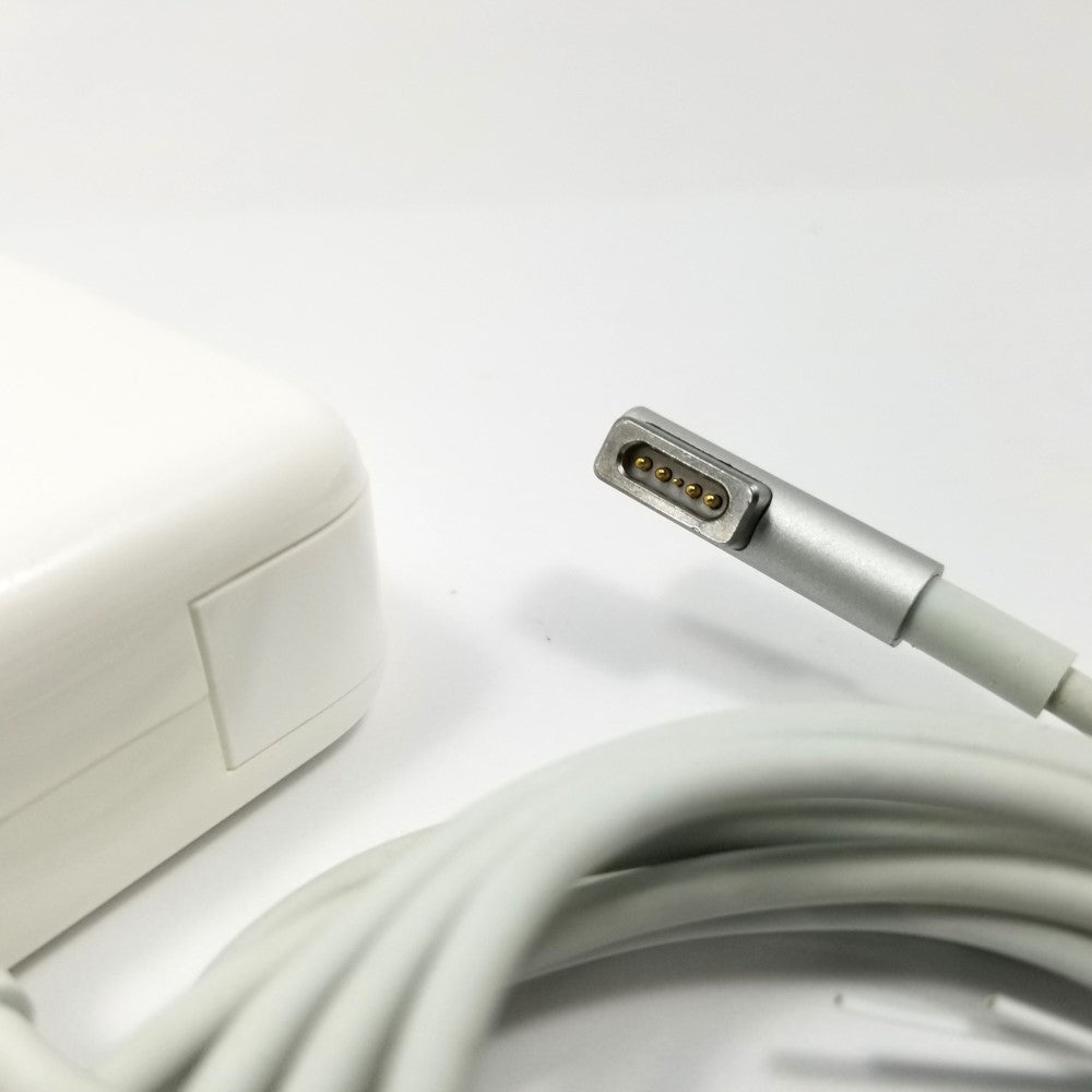 APPLE MagSafe 85W Power Adapter for 15" and 17" MacBook Pro MC556LL/A - White
