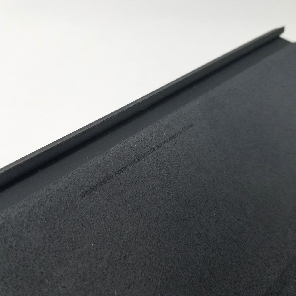 Apple smart cover for ipad 10.2" - trademark stamp
