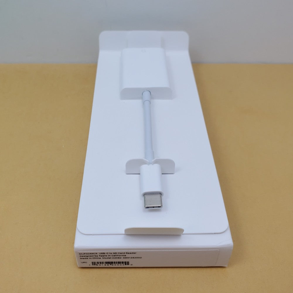 APPLE USB-C to SD Card Reader MUFG2AM/A - USB-C male tip