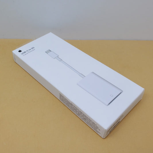 APPLE USB-C to SD Card Reader MUFG2AM/A - retail packaging front