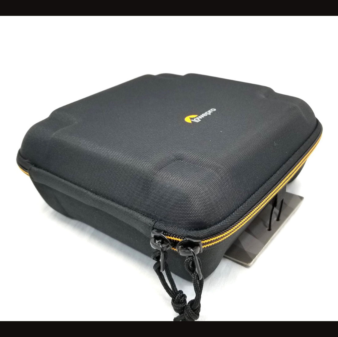 LOWEPRO Dashpoint AVC 80 II Camera Case - side view with zippers