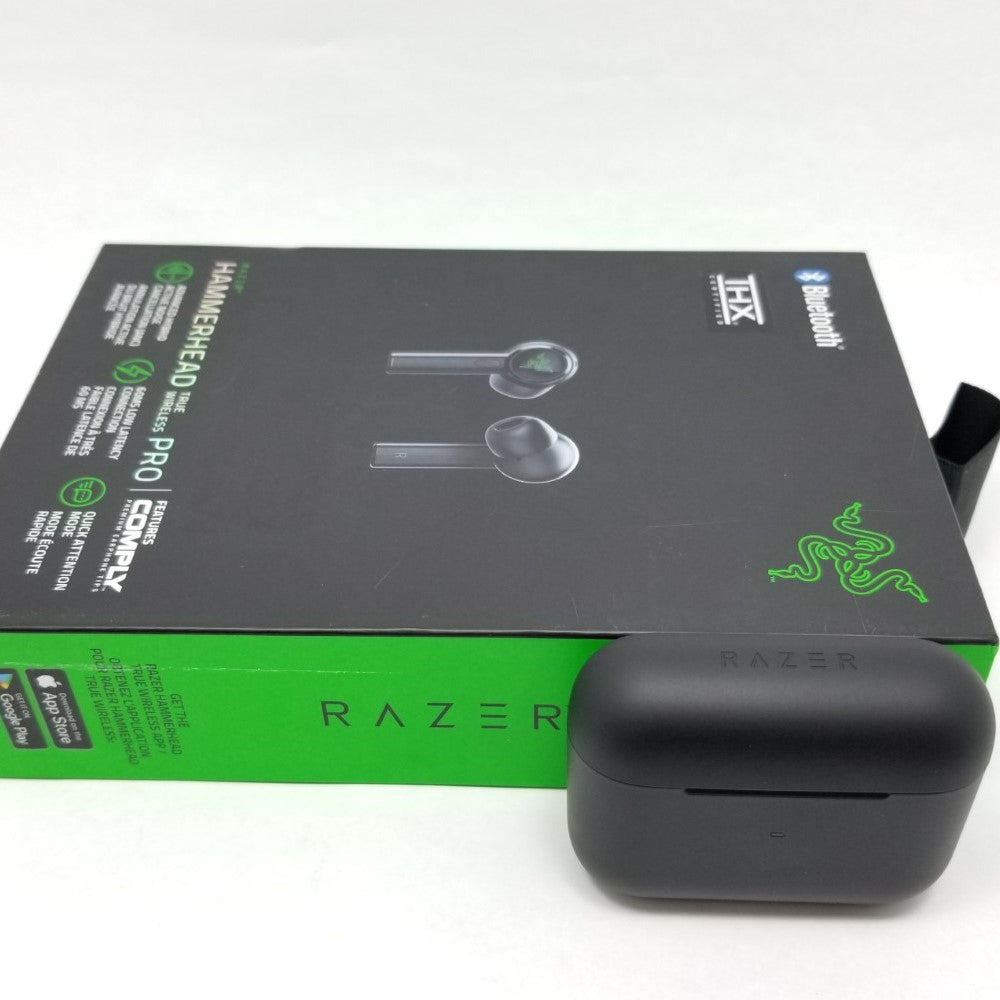 Razer hammerhead True wireless headphones - charging case and retail packaging